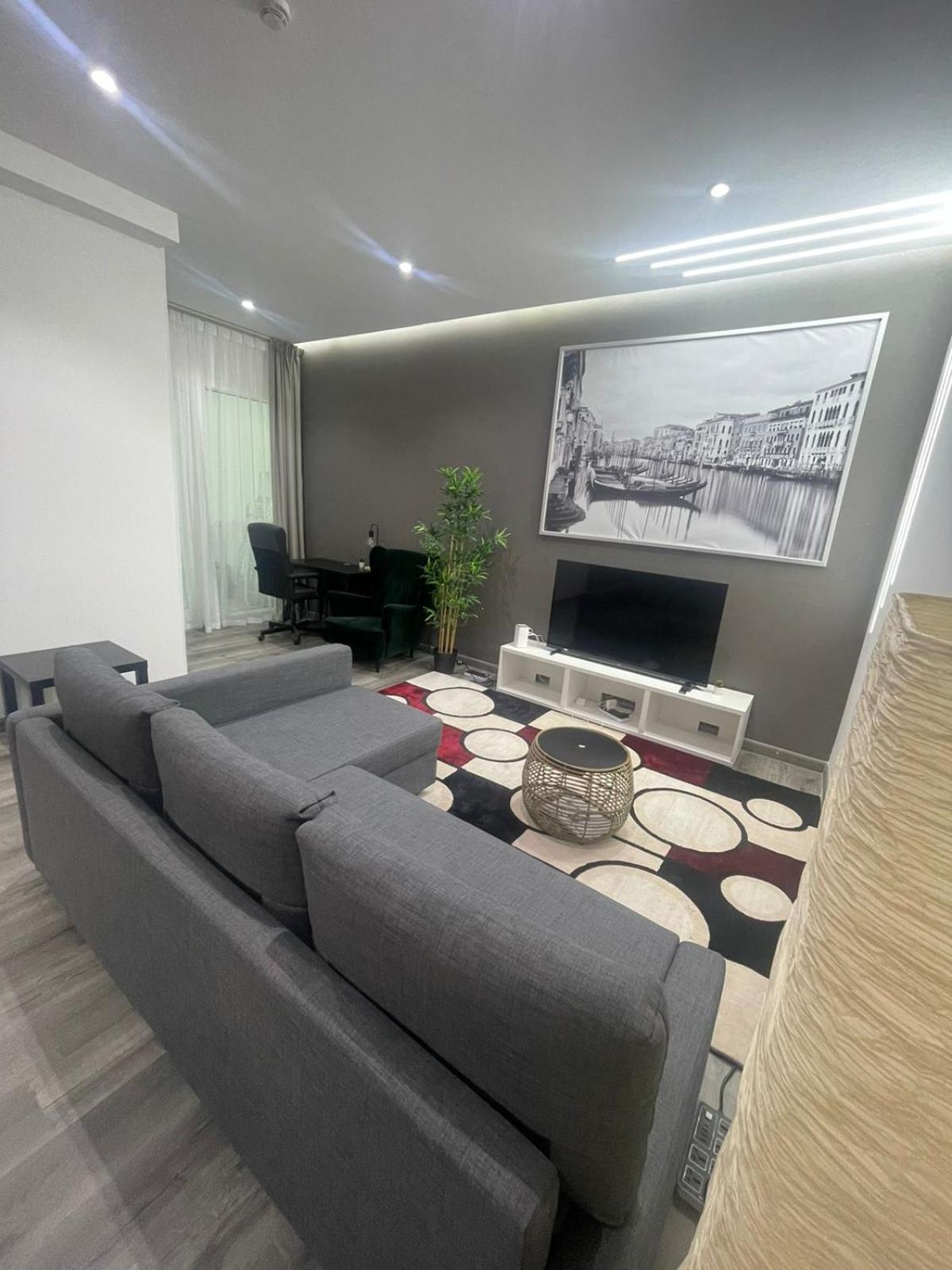 Luxury Modern One Bedroom Apartment At Dubai Marina - Marina Pinnacle Tower ภายนอก รูปภาพ