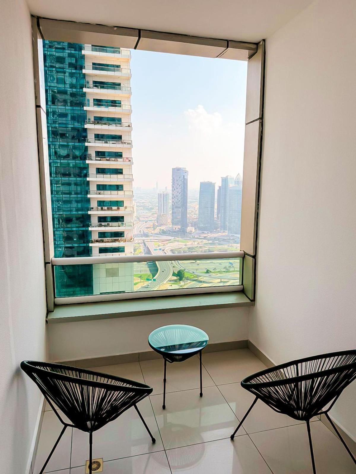 Luxury Modern One Bedroom Apartment At Dubai Marina - Marina Pinnacle Tower ภายนอก รูปภาพ